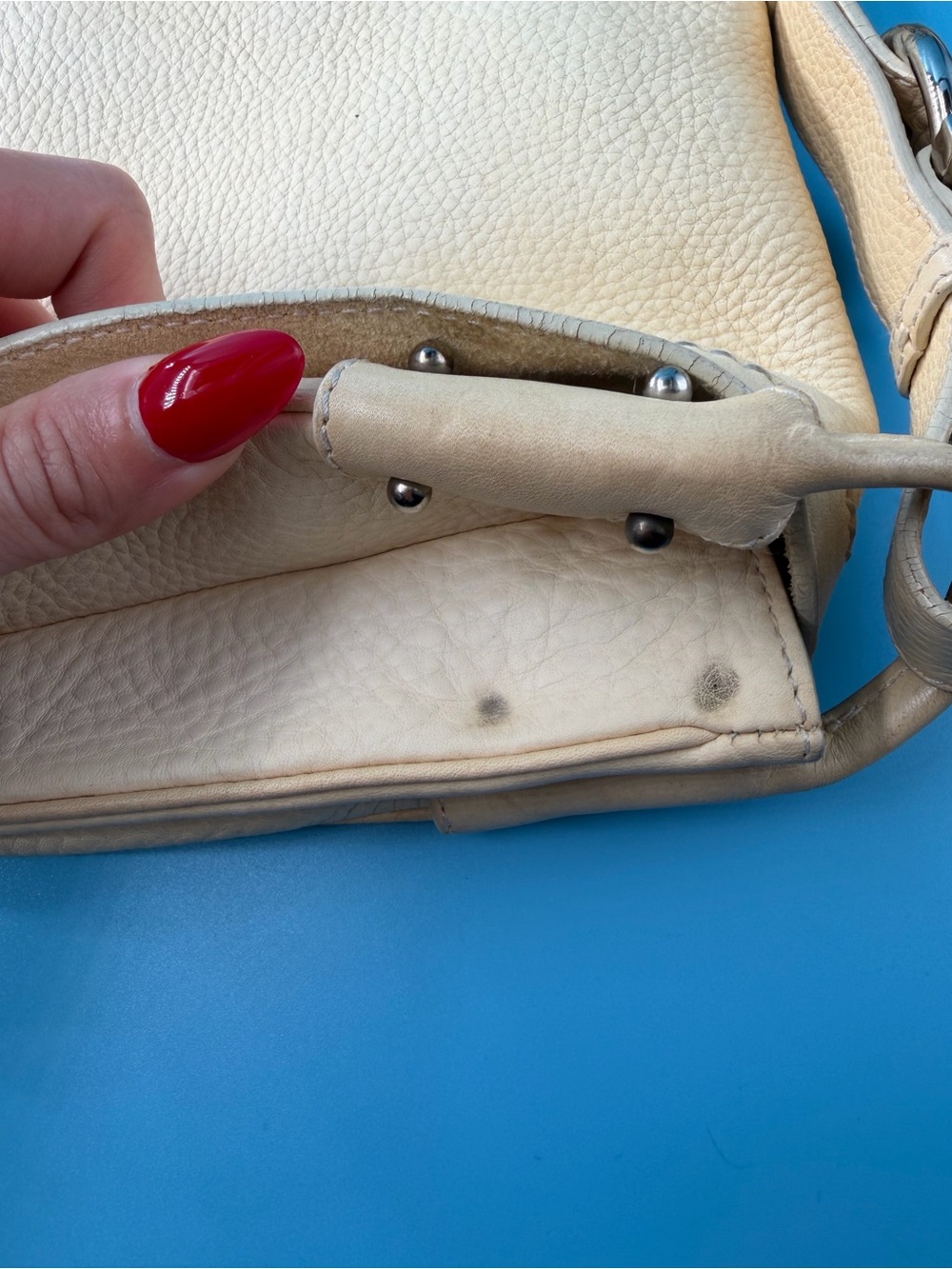 Salvatore Ferragamo Gancini Leather Flap Shoulder Bag Silver Hardware Cream - Picture 8 of 15